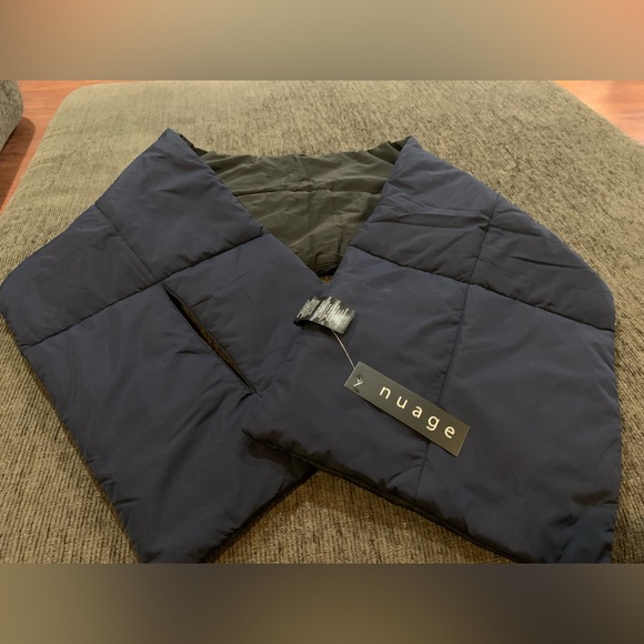 Women's Scarf - Picture 3 of 7